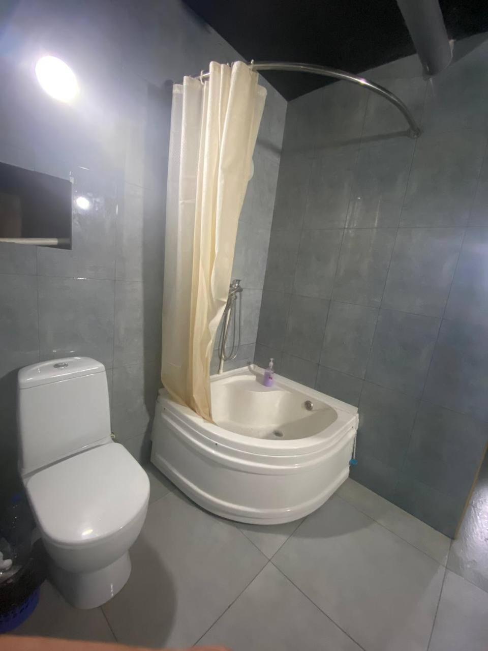 Hostel Na Bobura Tachkent Extérieur photo